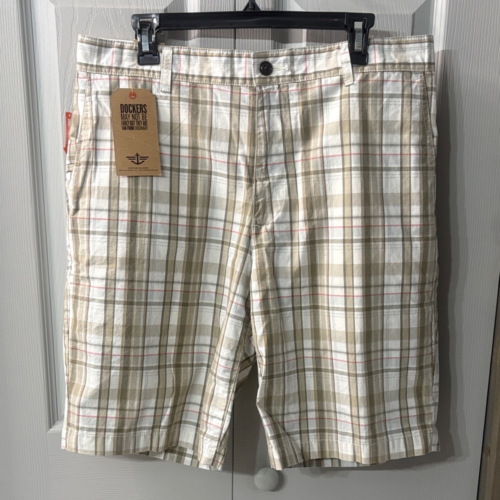 NWT Dockers Men’s Beige and Cream Plaid Flat Front Shorts size 34